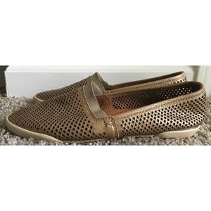 Frye Melanie SlipOn Leather Flats 6M Lt Brwn/Gold